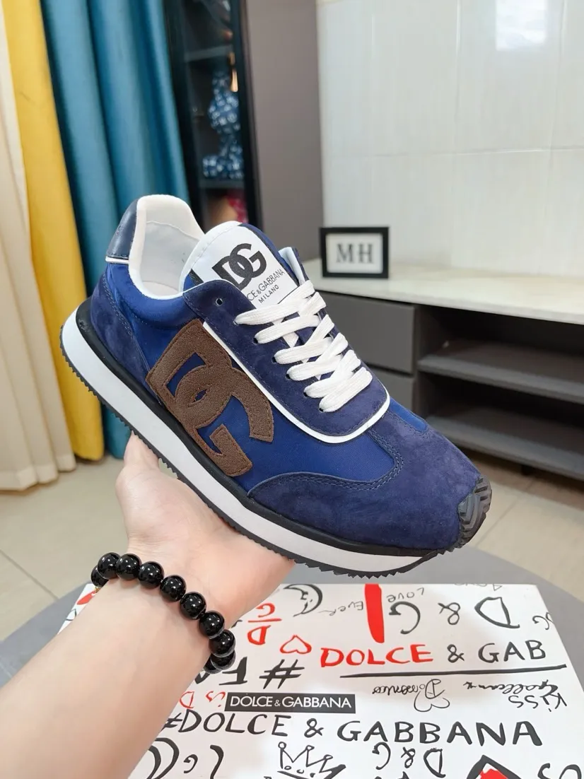 Men's shoes 💰458🌹🌹"Dolce & Gabbana DG" original imported first-layer cowhide ➕ sheepskin lining, light on the foot, comfortable, versatile, original special outsole 🔥favored by trendy men, welcome to compare quality 🔥exquisite luxury, super A level! Compared with the genuine product at the counter, the version is no worse at all! Code number 38-46